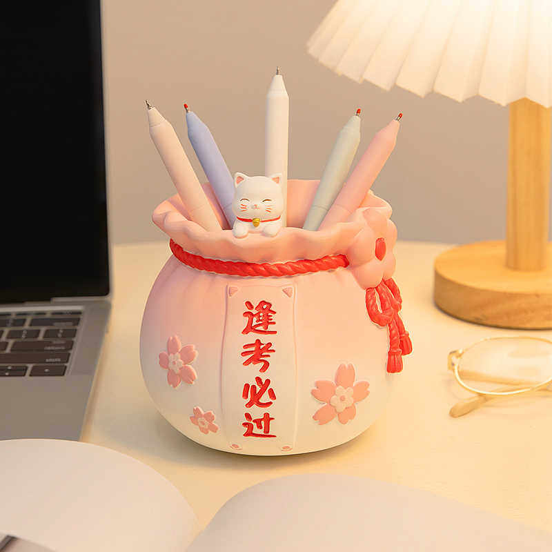 可爱招财猫笔筒办公桌面摆件学生书桌励志学习装饰女孩生日礼物