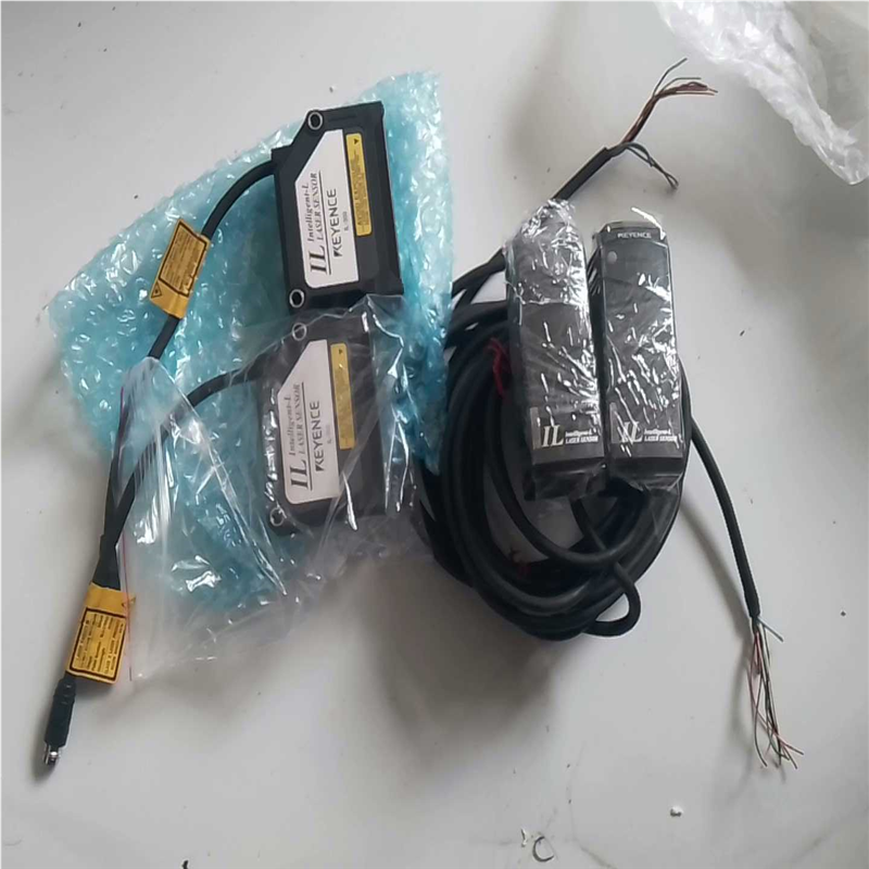 基恩士il-1000，il-300激光测距传感器。两套，（憨憨电子）