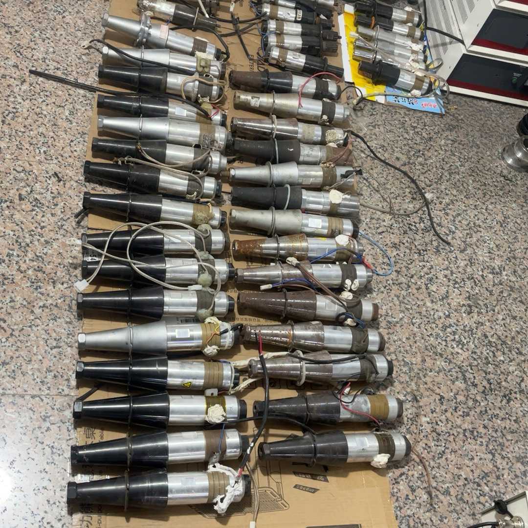 议~15K超声波换能器,振子,功率2600W,上面一根150,下