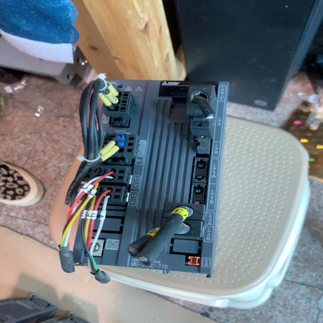 议~三菱驱动MR-J4W2-77B二手拆机成色全新，有4-5个，