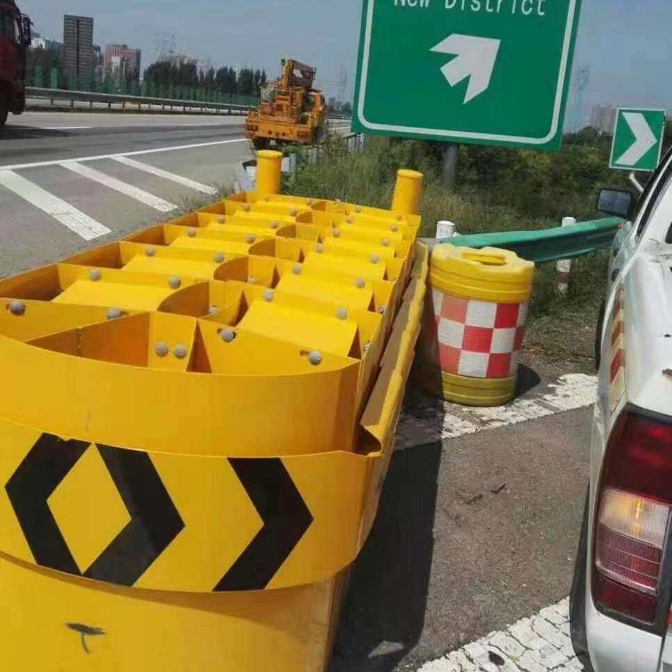 高速公路分叉口可导向防撞垫隧道车辆缓冲防撞垫波形护栏吸能端头