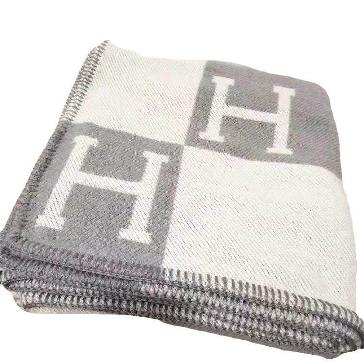 字母肩毛羊空调旅游盖毯办A040公室毯子羊厂家绒毛毯保暖披加厚