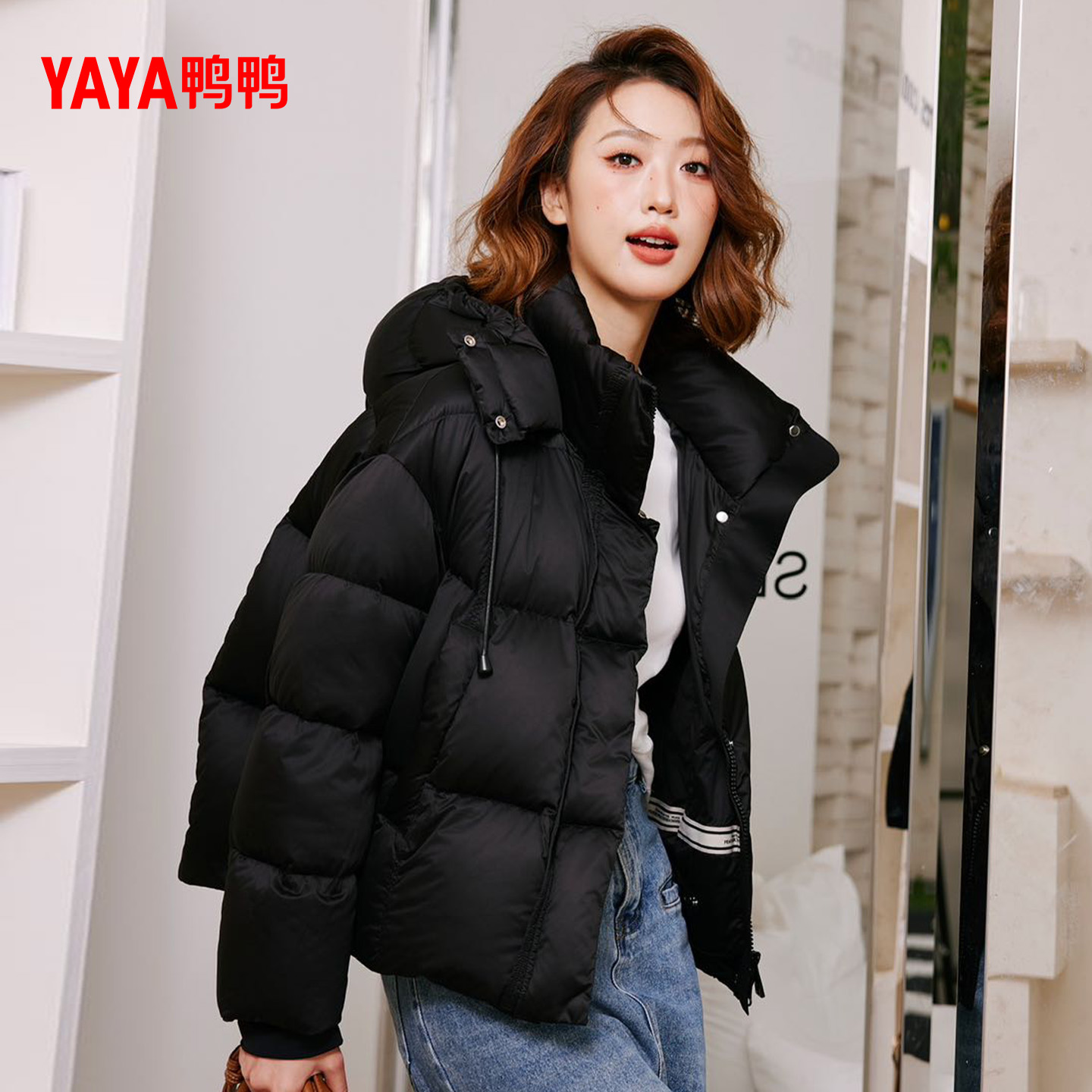 YAYA鸭鸭女2025新款短款冬季时尚连帽保暖休闲羽绒服面包服外套