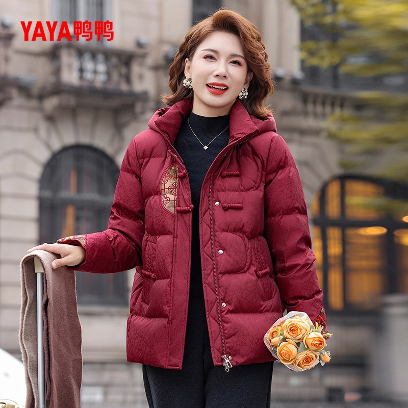 YAYA鸭鸭羽绒服女2025年冬新款中老年加厚短款连帽妈妈装保暖外套