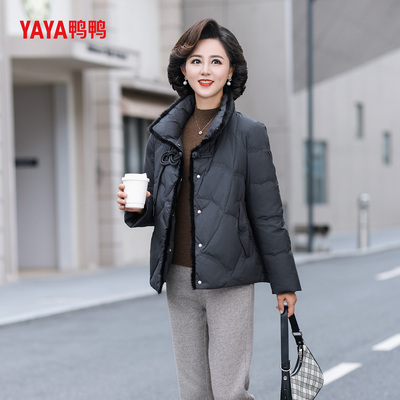 YAYA鸭鸭小个子妈妈羽绒服女短款水貂毛立领中年女外套中老年冬装