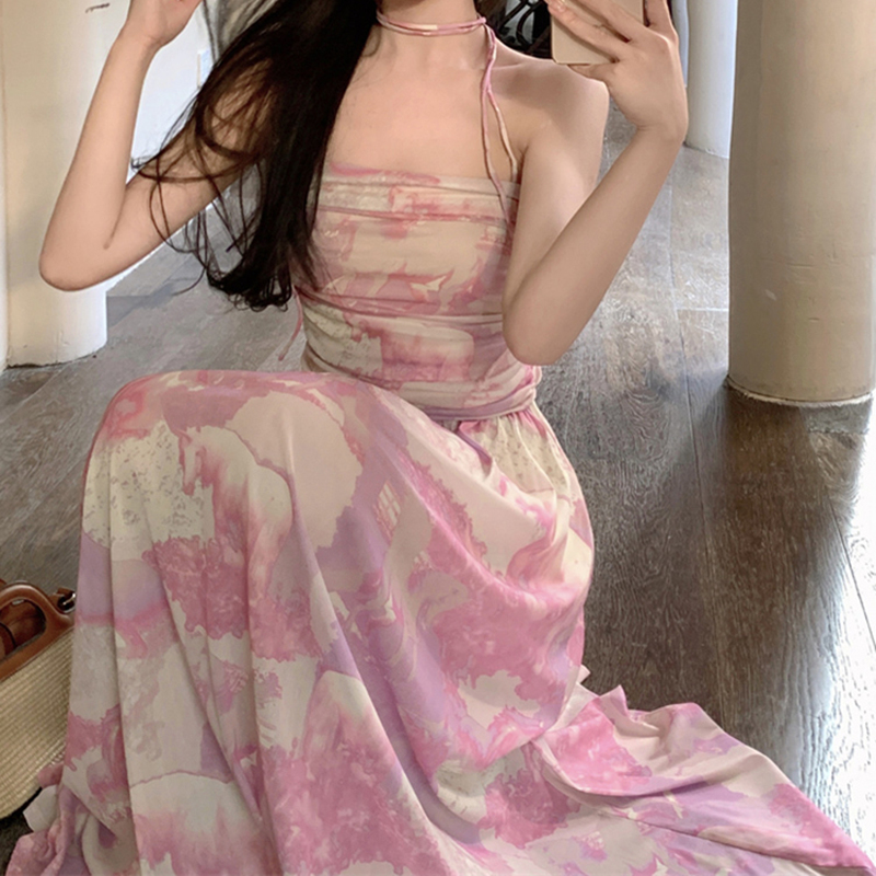 超仙粉色晕染挂脖吊带裙女高级感海边度假连衣裙高腰抹胸露背长裙