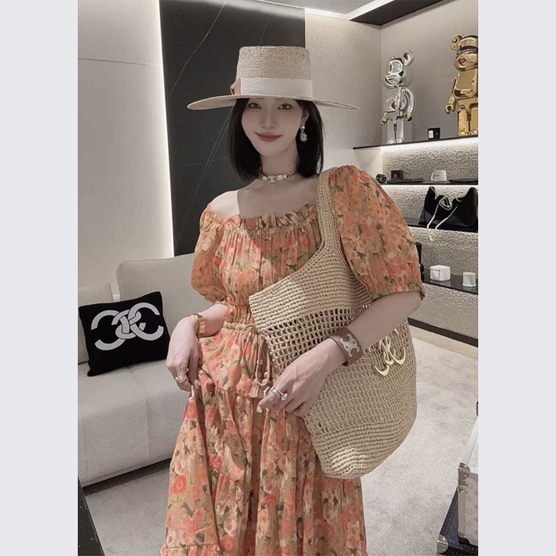 海边度假穿搭温柔风茶歇法式碎花一字肩连衣裙子女装2024新款夏季