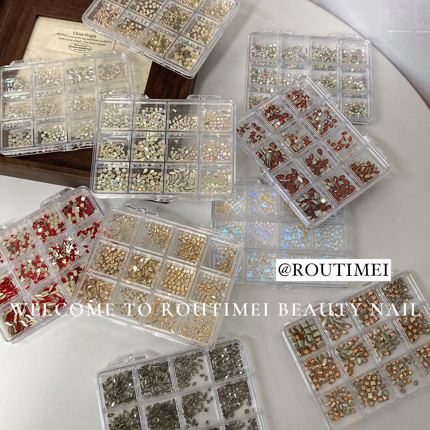 美甲饰品新款异形钻彩色美甲钻饰爆闪高级轻奢款混装材料盒12宫格图片