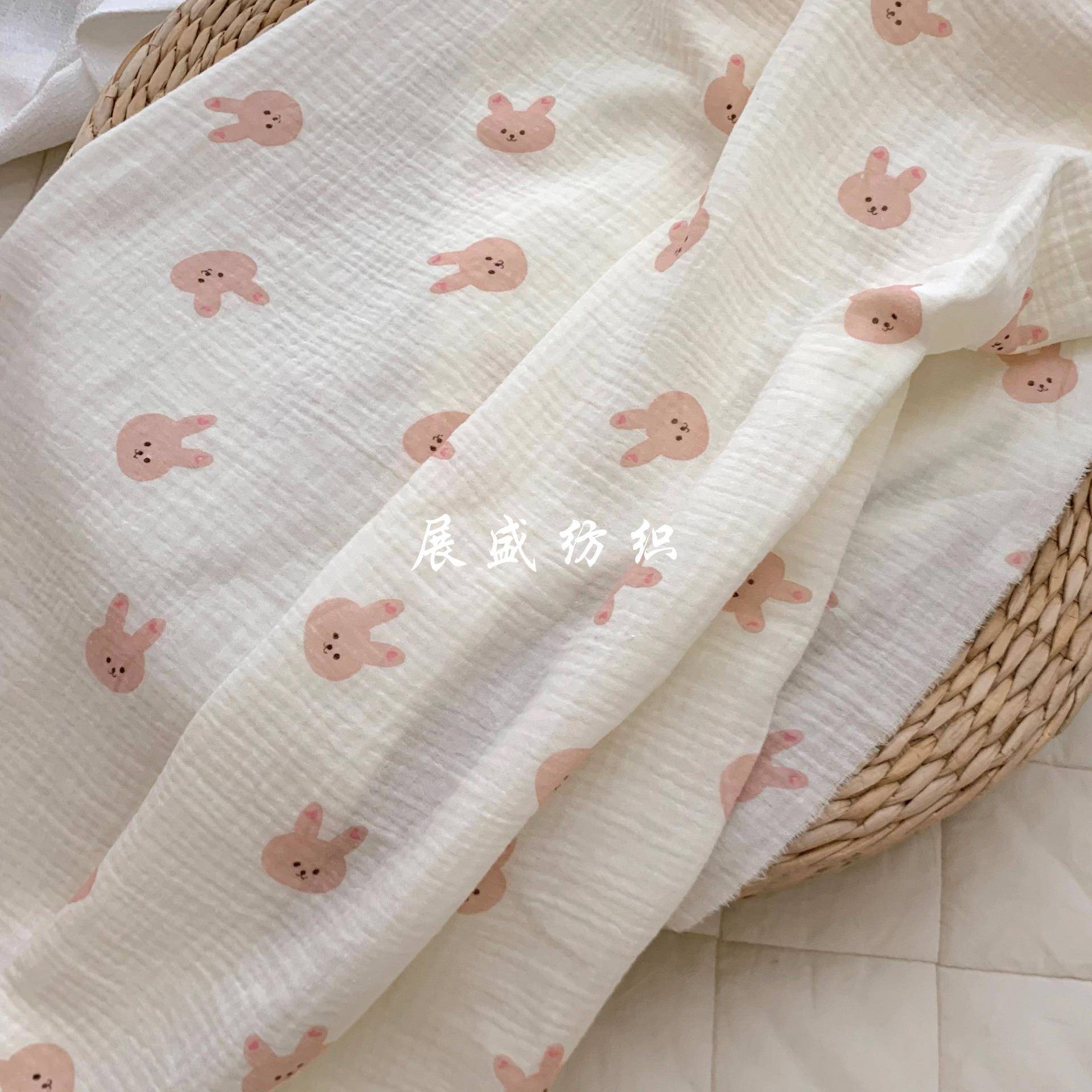 双层棉纱布皱布 卡通兔子印花布料 婴儿包被毯子口水巾童服居家服