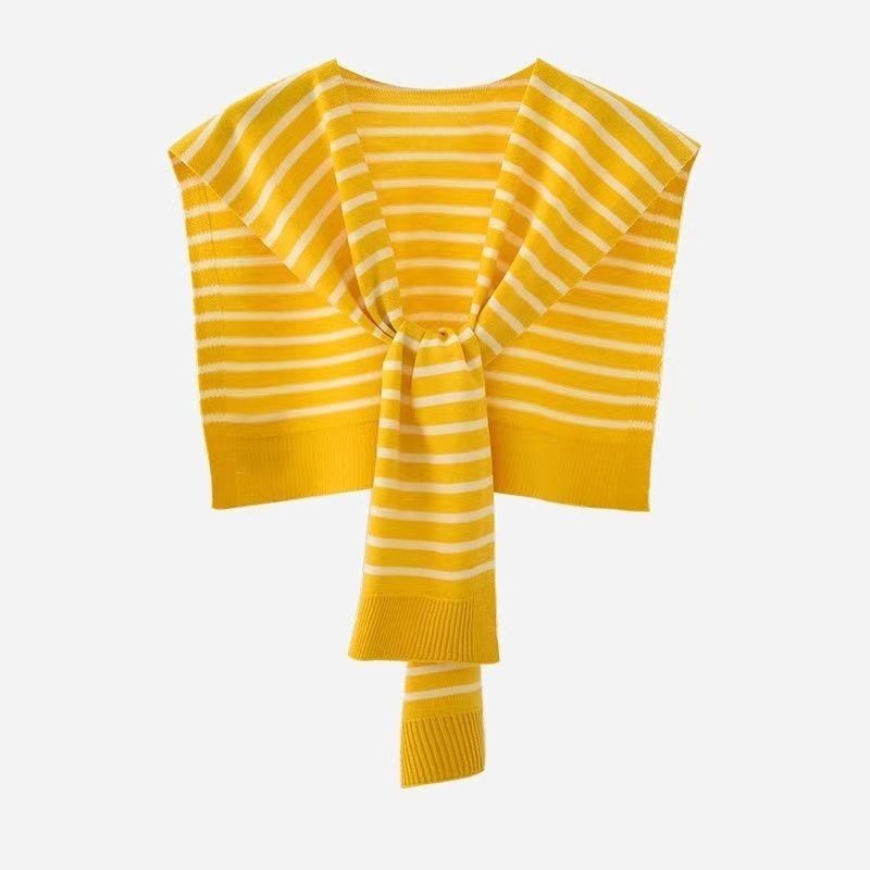 白色條紋外搭小披肩針織