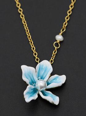 原创设计时尚清新法式时尚珐琅釉珍珠蓝色百合花朵吊坠锁骨项链女