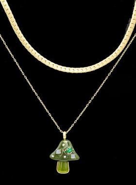 欧美时尚气质镶钻绿色蘑菇吊坠双层项链哑光金色扁蛇骨链锁骨链女