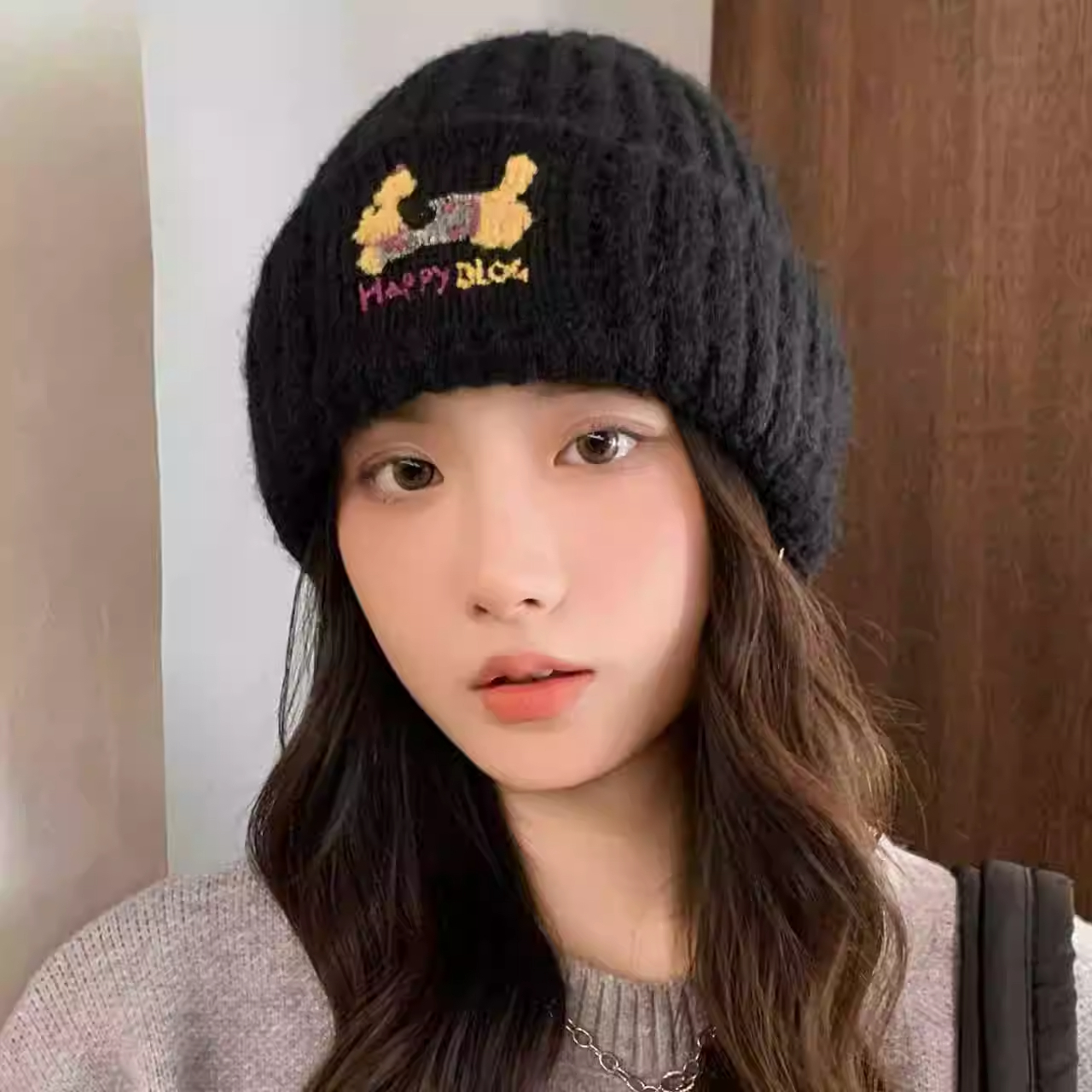 2025新款可爱腊肠狗毛线帽子女秋冬季保暖护耳防寒大头围针织帽潮