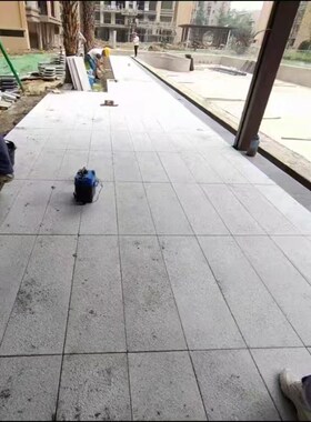 速发花岗岩庭院地砖芝麻灰火烧板芝麻白荔枝面地铺石防滑广场别墅