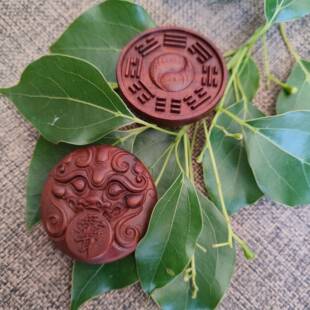 雷击枣木紫薇讳平安扣 精雕双鱼八卦吊坠挂件 下单就送挂绳