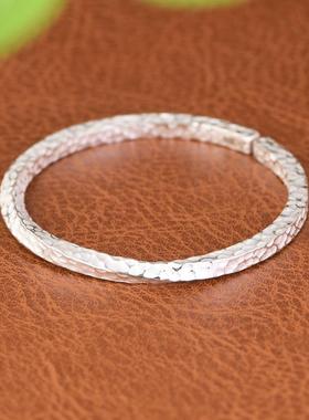 网红- 足银素银锤纹敲面莫比乌斯设计实心银条女款手镯银饰