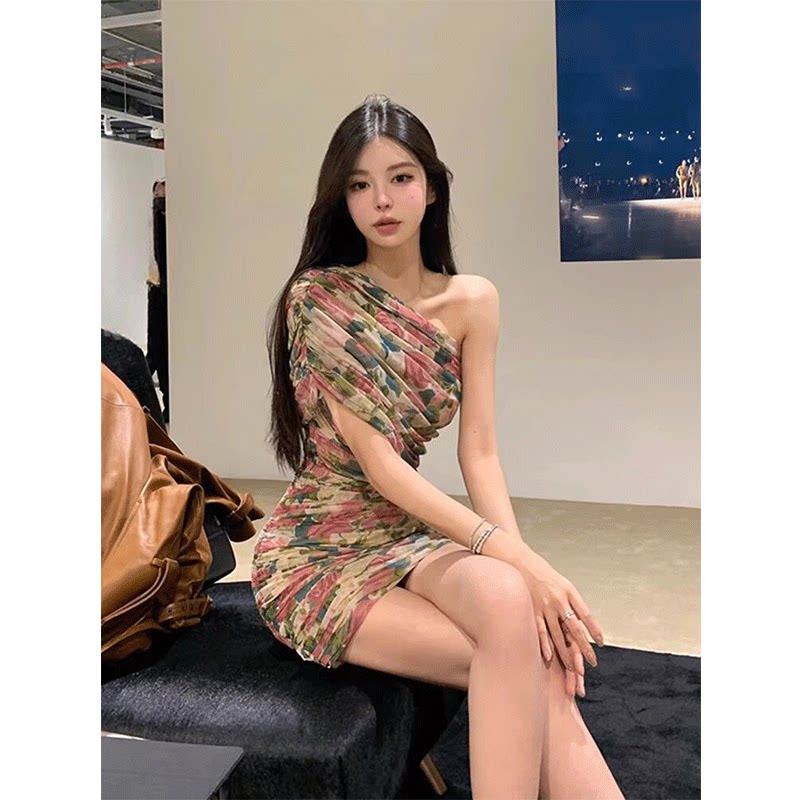 小个子碎花斜肩连衣裙女