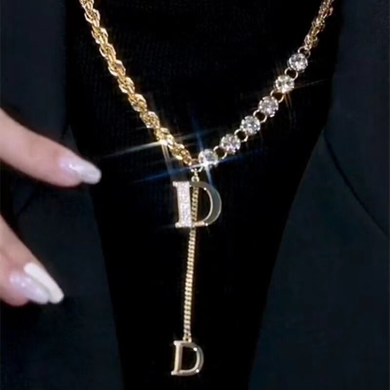 速发轻奢小众设计感字母D毛衣链202年新款潮高级感秋冬项链配饰品