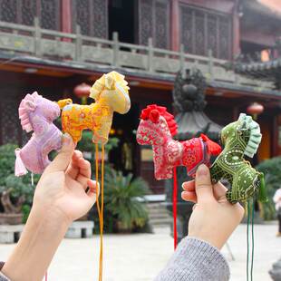 马年宋锦香囊刺绣小马文创中国风汉服饰品汽车挂件春节新年礼物