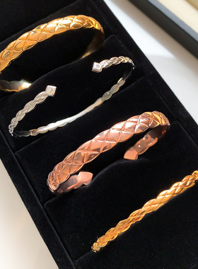 日本品质小香风轻奢玫瑰金银色窄版菱格纹开口手镯女ins风高级感