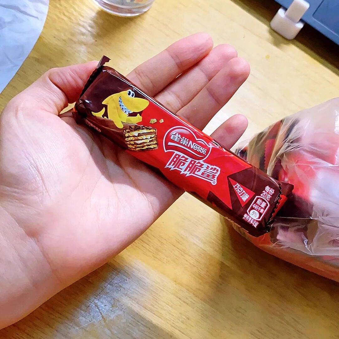 【新货】雀巢脆脆鲨巧克力威化饼干零食批发牛奶芝士32根20