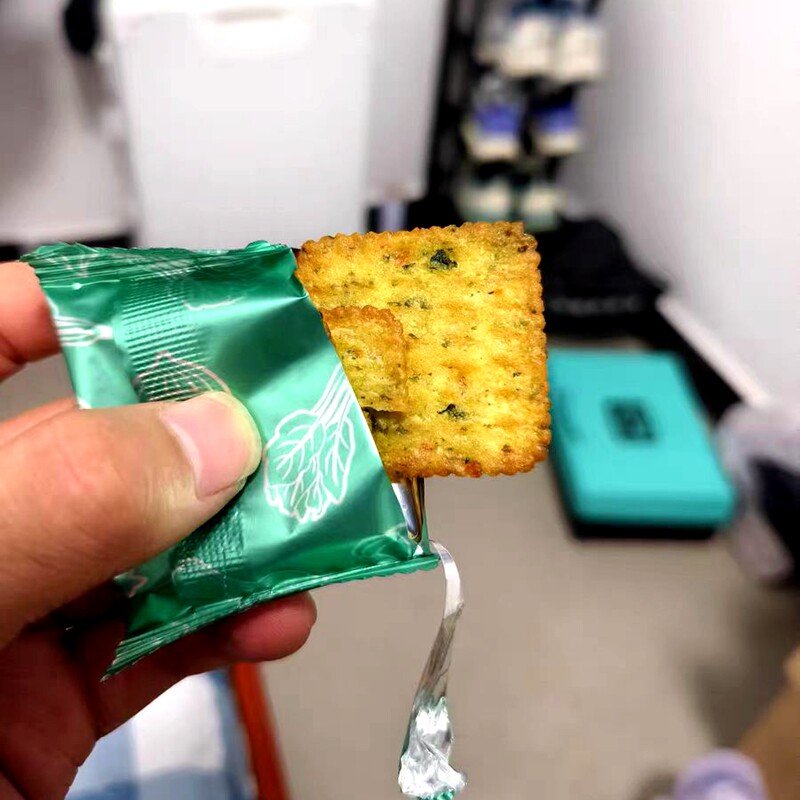 【新货】每日生机12种蔬菜苏打饼干鸡汁原味鲜薄脆餐孕妇小孩