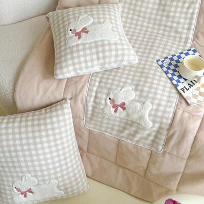 萌兔抱枕被0子RMT09822两用冬天午加厚224新款一睡毯子二合车用折