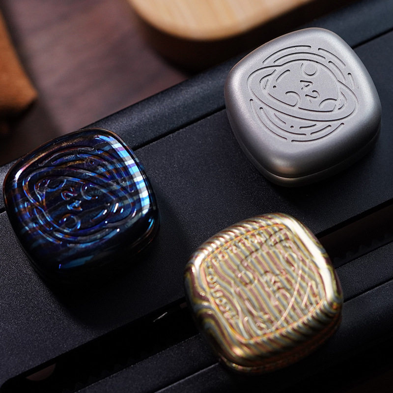 XXS新款推牌十字限位指尖陀螺金属edc玩具减压神器啪啪币解压玩具