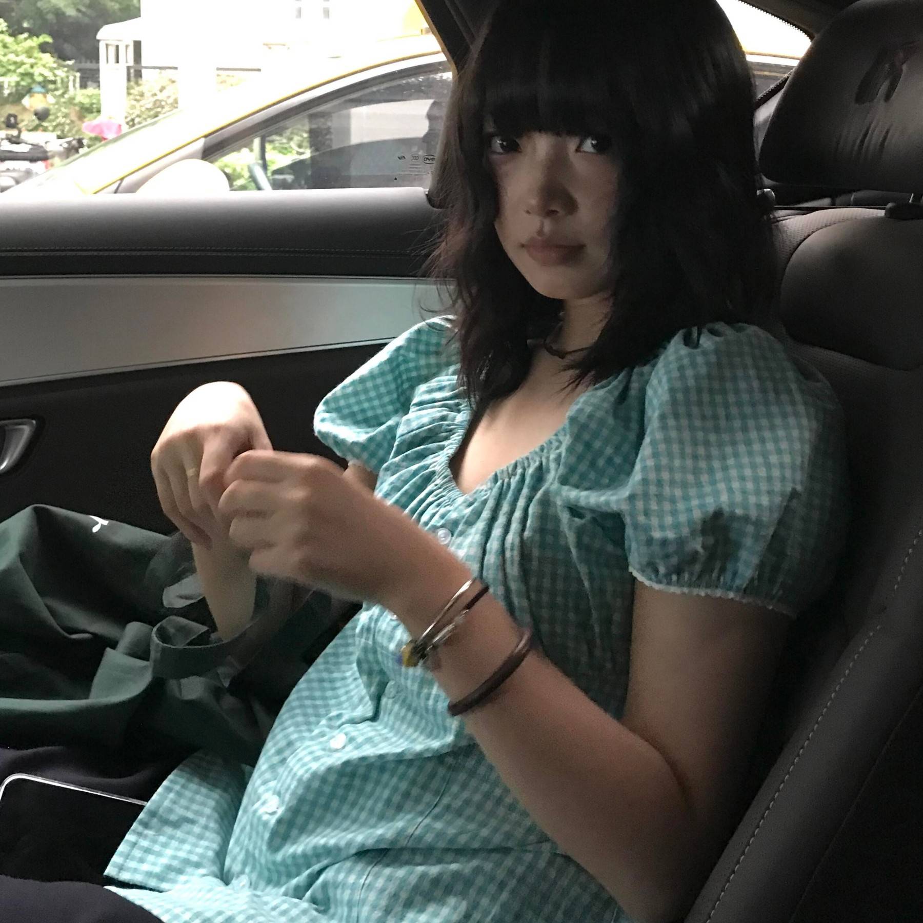 文艺复古日杂风短袖衬衫女夏季新款设计感小众泡泡袖格纹上衣小衫