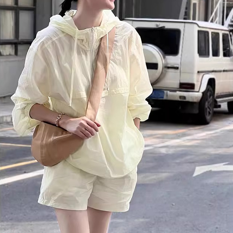 时尚休闲运动套装女士2025夏季新款薄款冰丝防晒衣阔腿短裤两件套