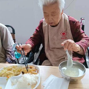 老人院口水巾围兜毛巾多功能四个扣子I调节大小成年人都可以用