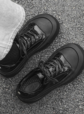 黑色轻便板鞋男休闲鞋小众潮流春季亮面厚底增高低帮米奇德比鞋男