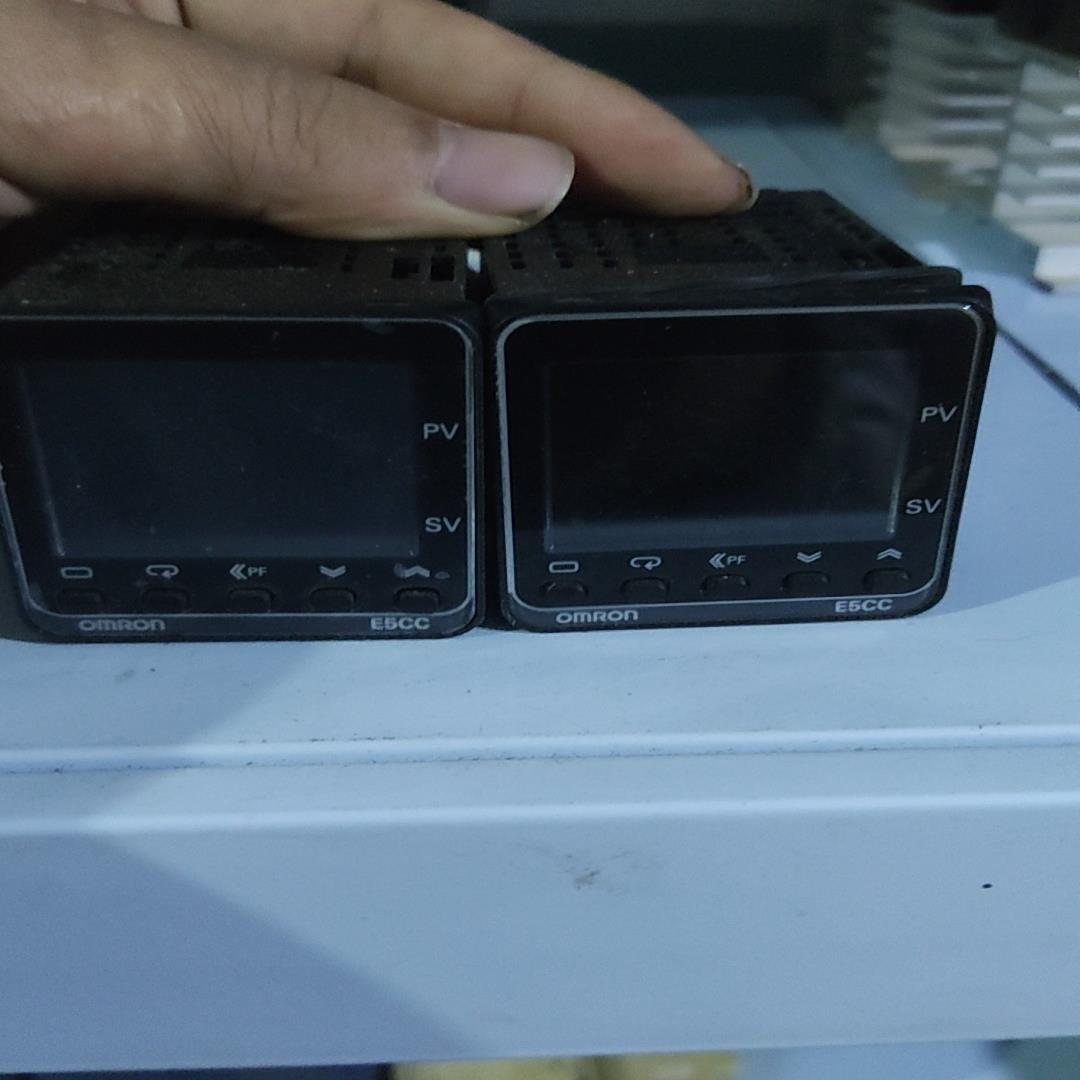 议~温控器  E5CC-QX2DSM-800
