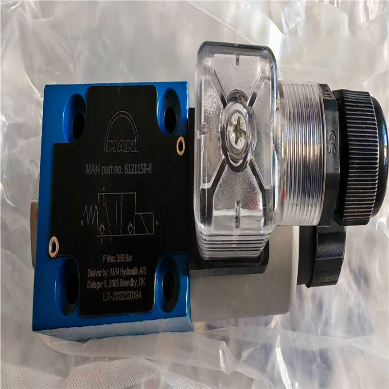MAN 电磁阀，part no ：6121158-8，原(崽崽配件）