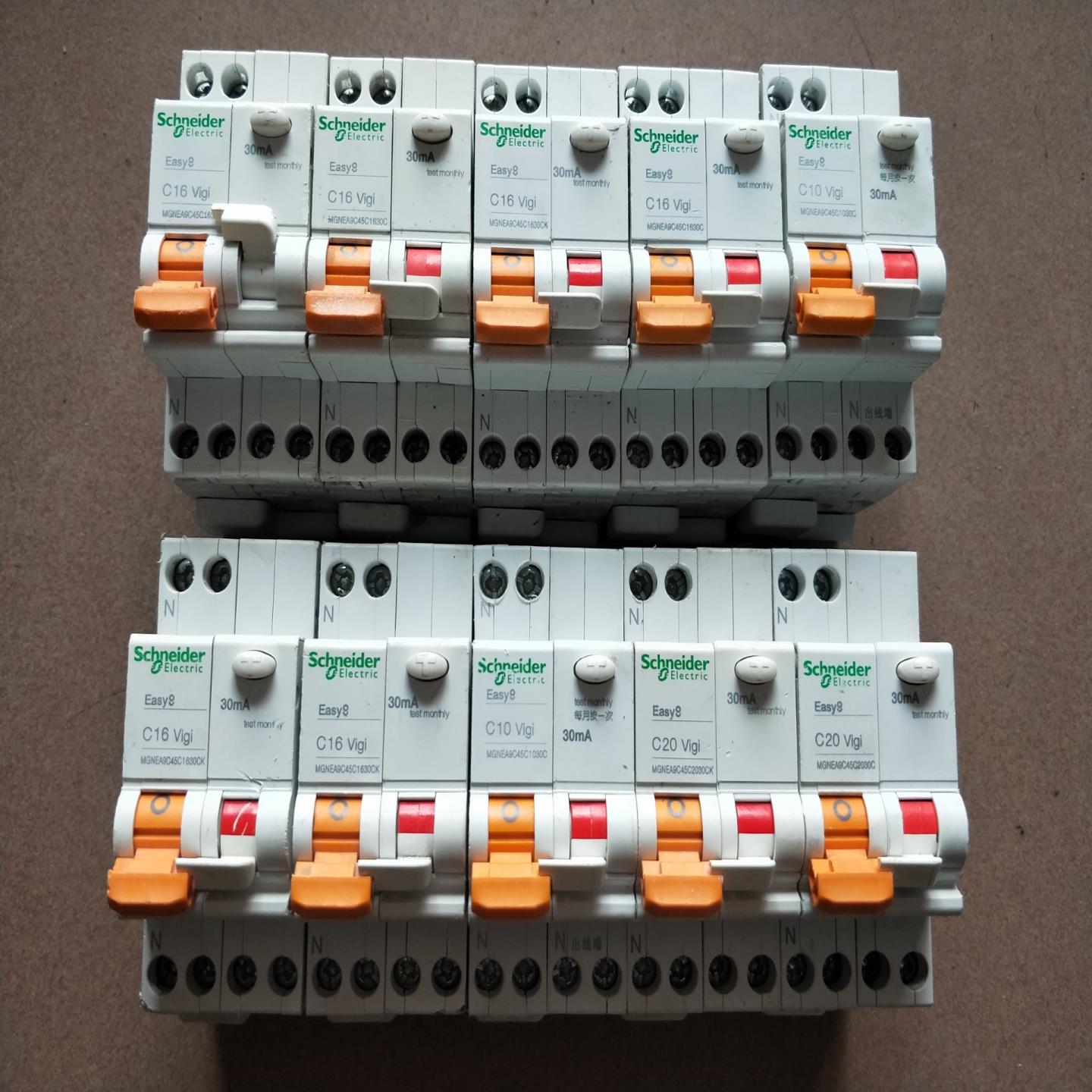 议价施耐德Easy9系列1p+n漏电保护器，成色八九成新，经济耐