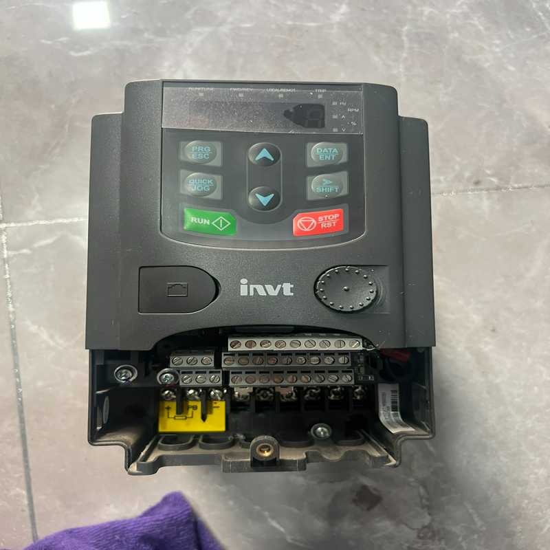 英威腾变频器gda200a 2.2kw，无盖板，成色不错20（gg设备）