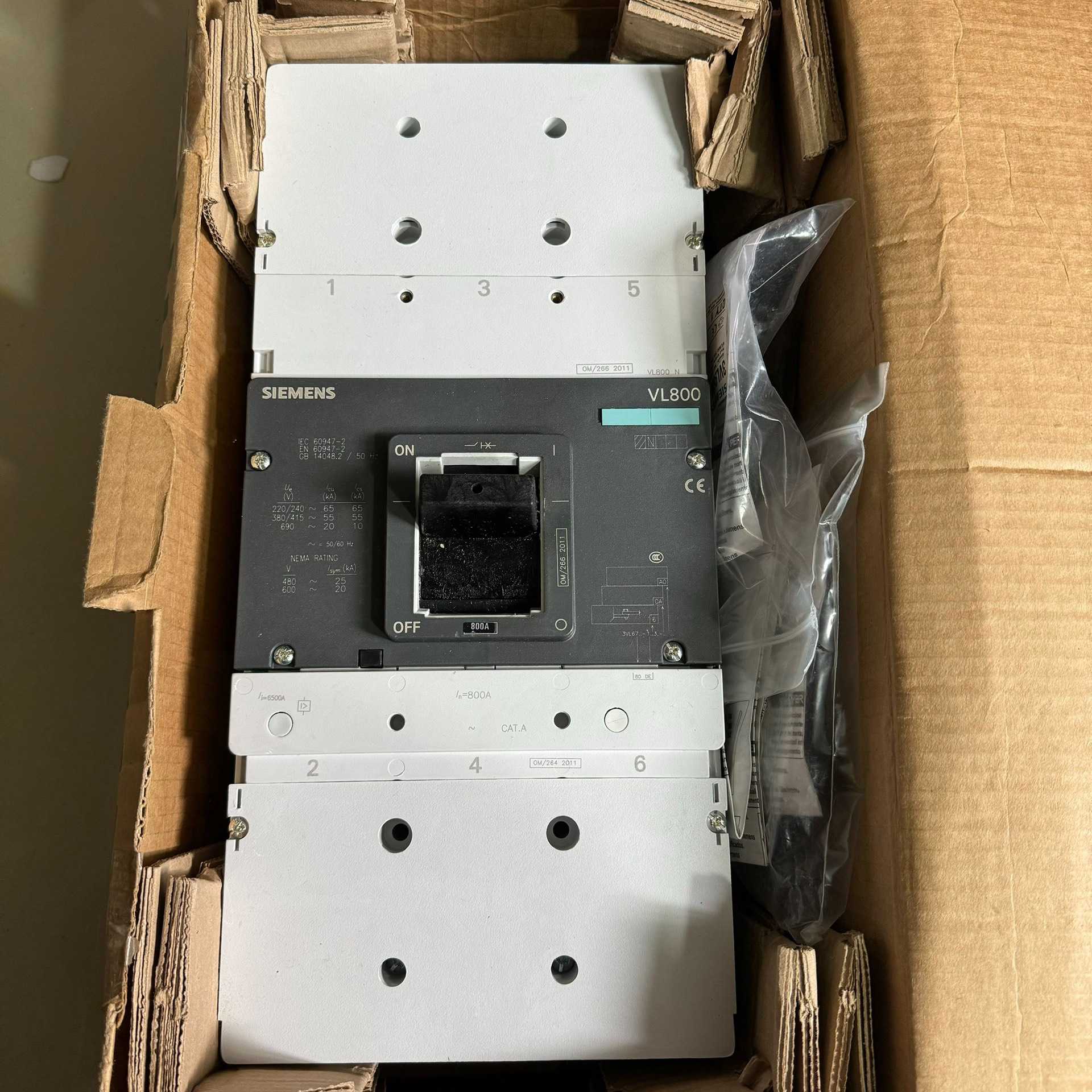 断路器VL800 3P 800A 3VL6780-(憨憨电子)