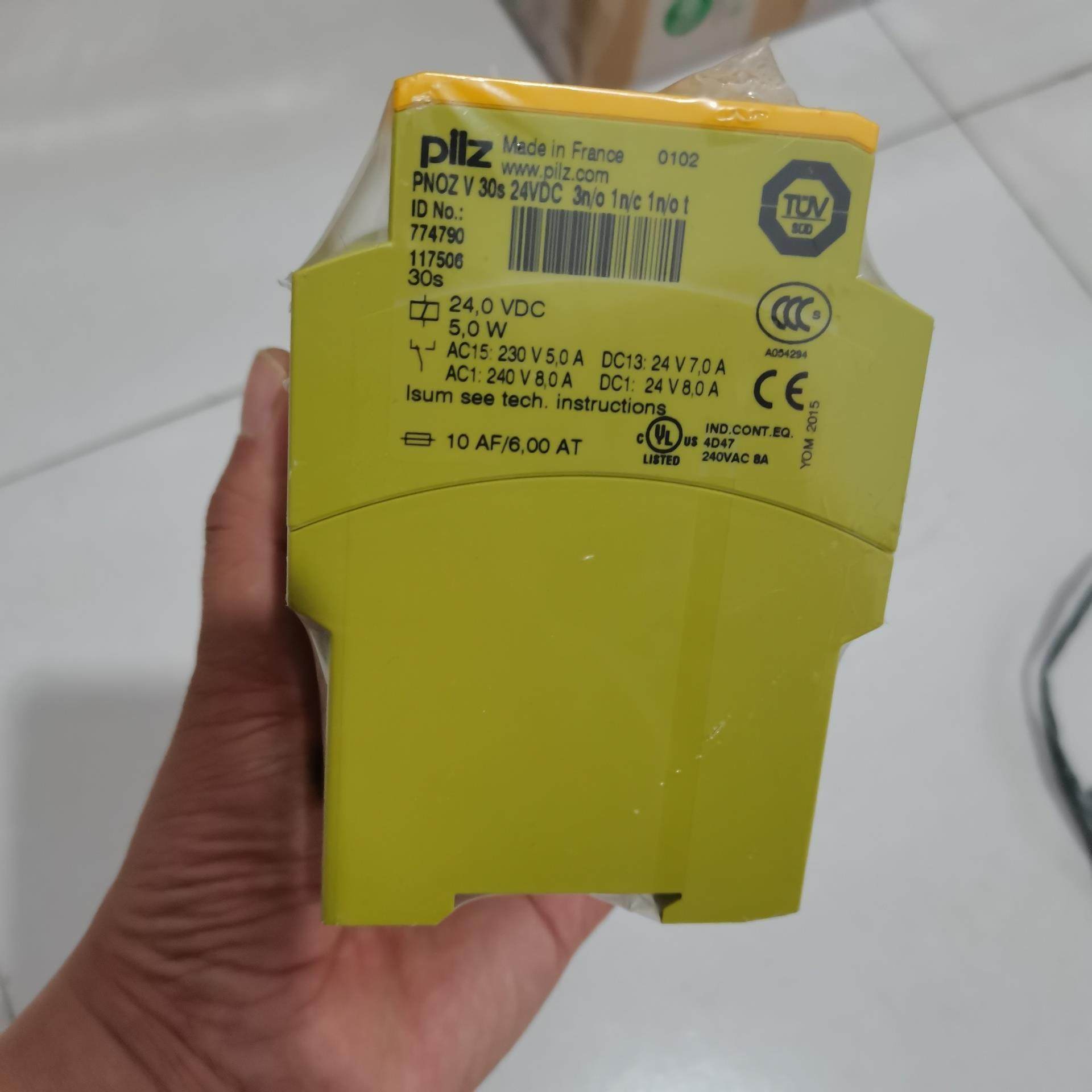 议~皮尔兹PiIZ安全继电器PNOZ V 774790全新原装正