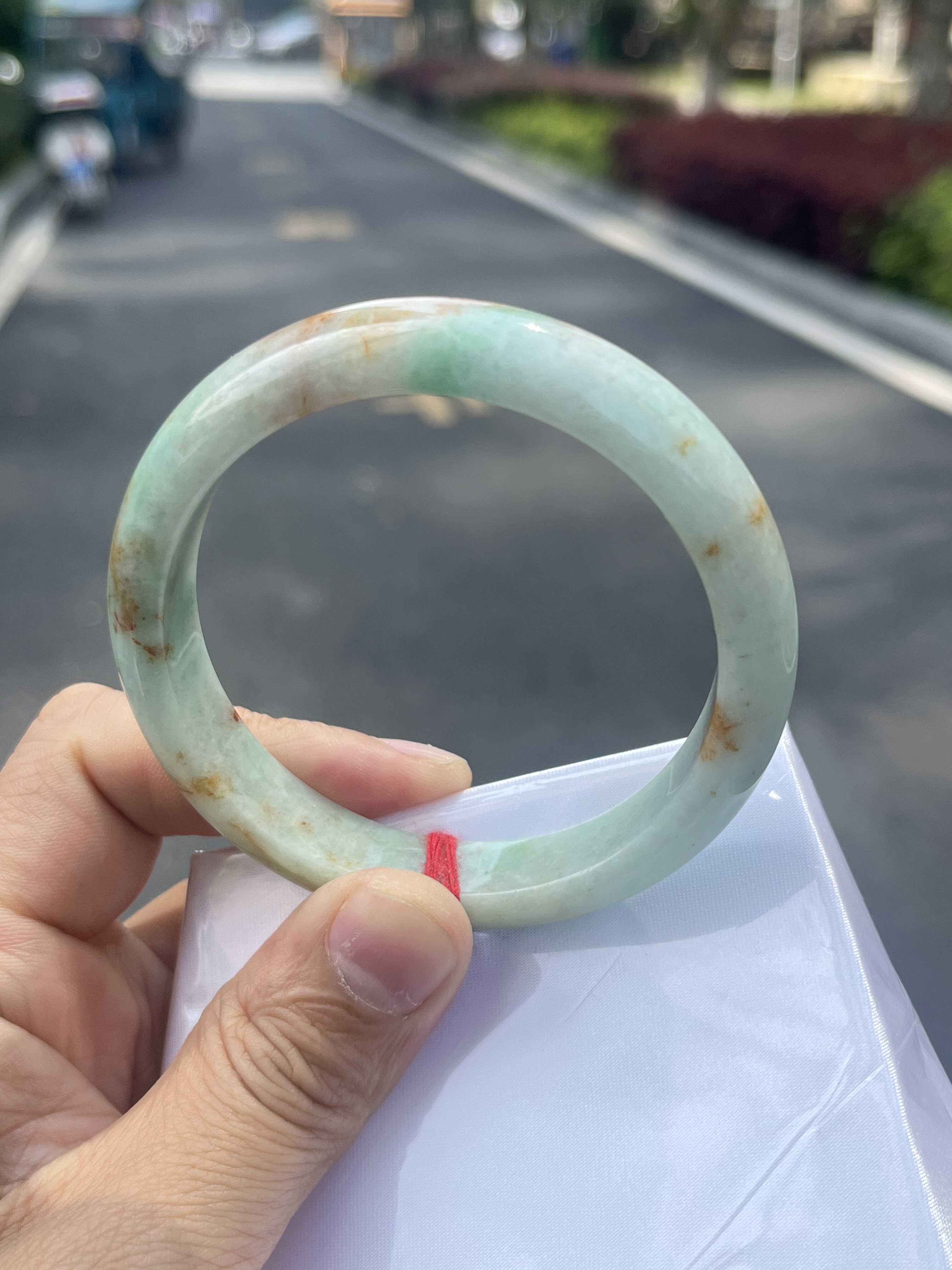 1025-0845天然A货翡翠58圈特色黄加绿干净有轻微瑕疵