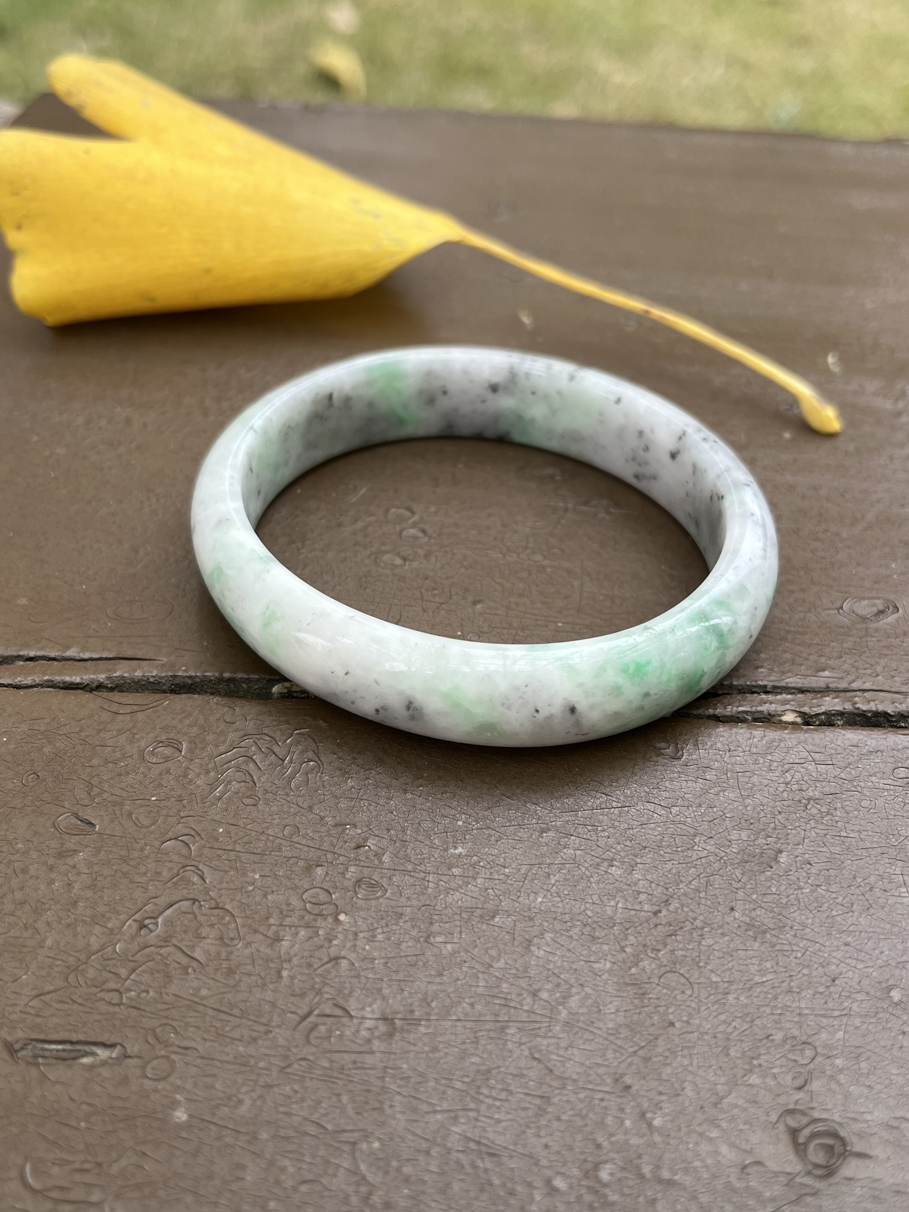 2250天然A货翡翠贵妃55-47-12-6阳绿芝麻糊有纹裂