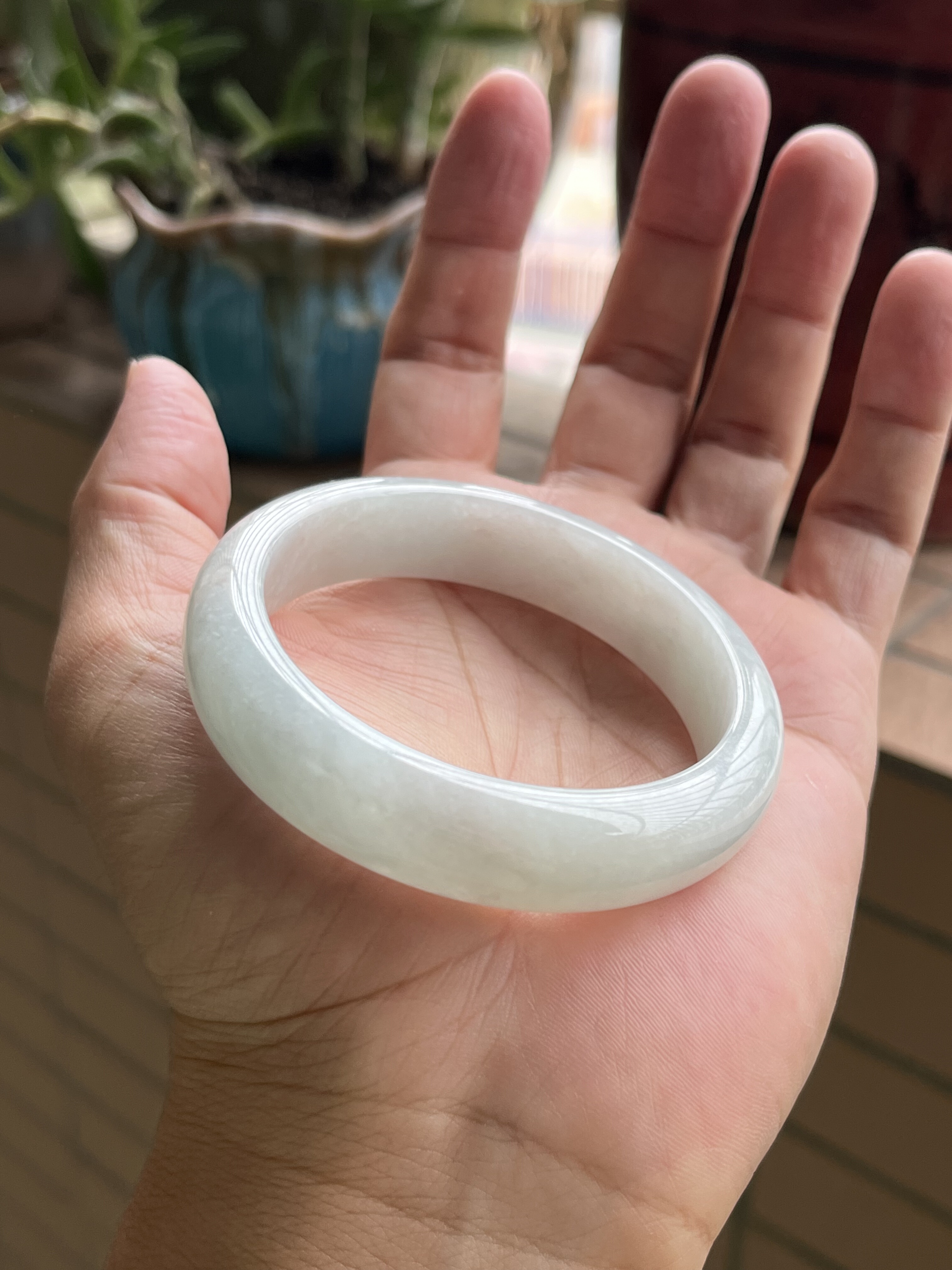 1029-0977天然A货翡翠55-13.6-8冰透水润无裂有一条顺纹