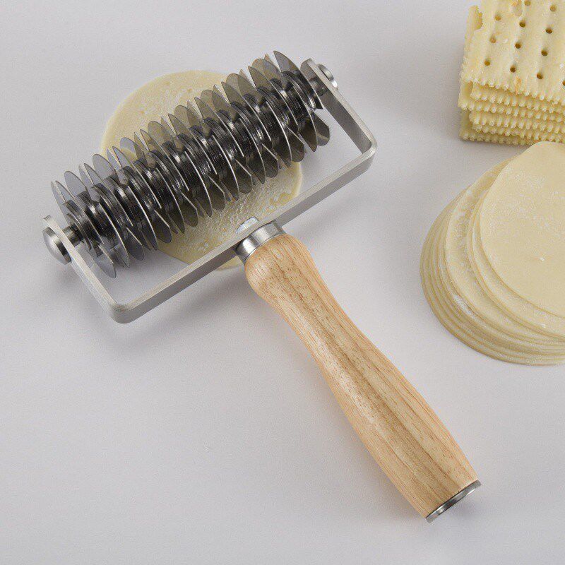速发拉萨拉网萨不锈钢花式披刀滚轮刀木柄点心滚刀点心披网器烘焙