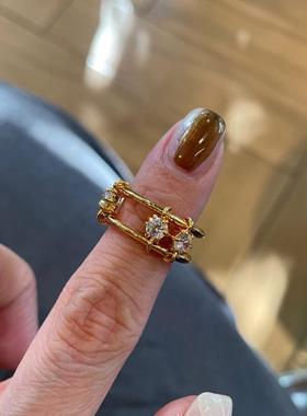 黄铜厚镀金复古小众设计轻奢高级感摩登系列灵动三钻开口戒指女款