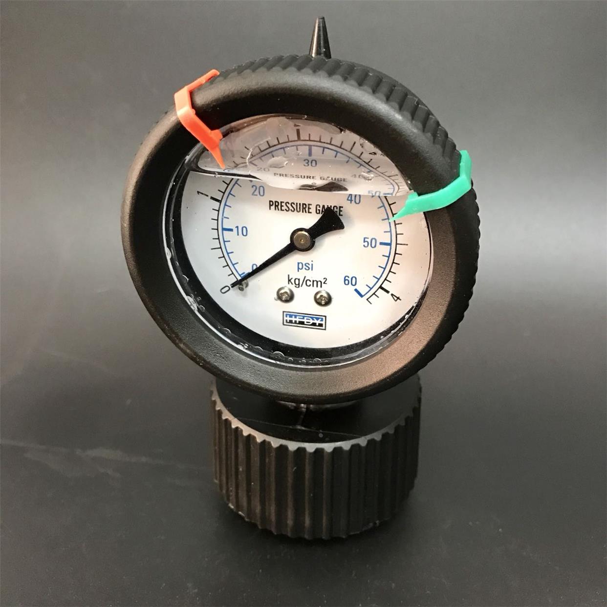 Pressure gauge 0 - 4kg 0 - 60psi 直径74.5mm 螺纹牙内径18.5mm