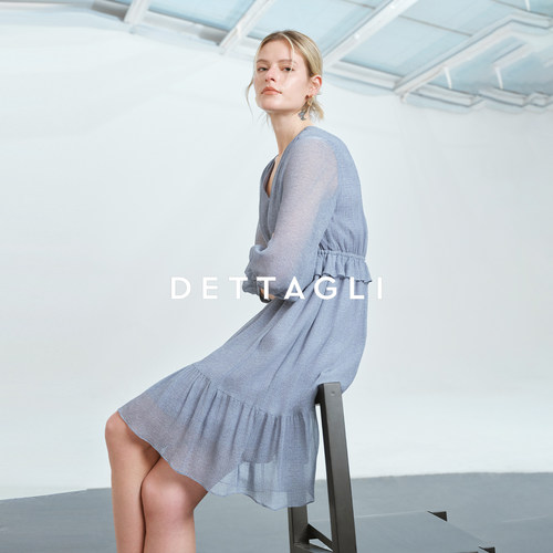 Dettagli/迪塔莉真丝仿牛仔面料V领印花抽长款印花上衣褶连衣裙