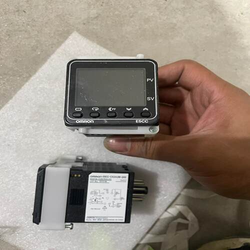 (议价)温控器 E5CC-CX2AUM-000 质量保证漂亮