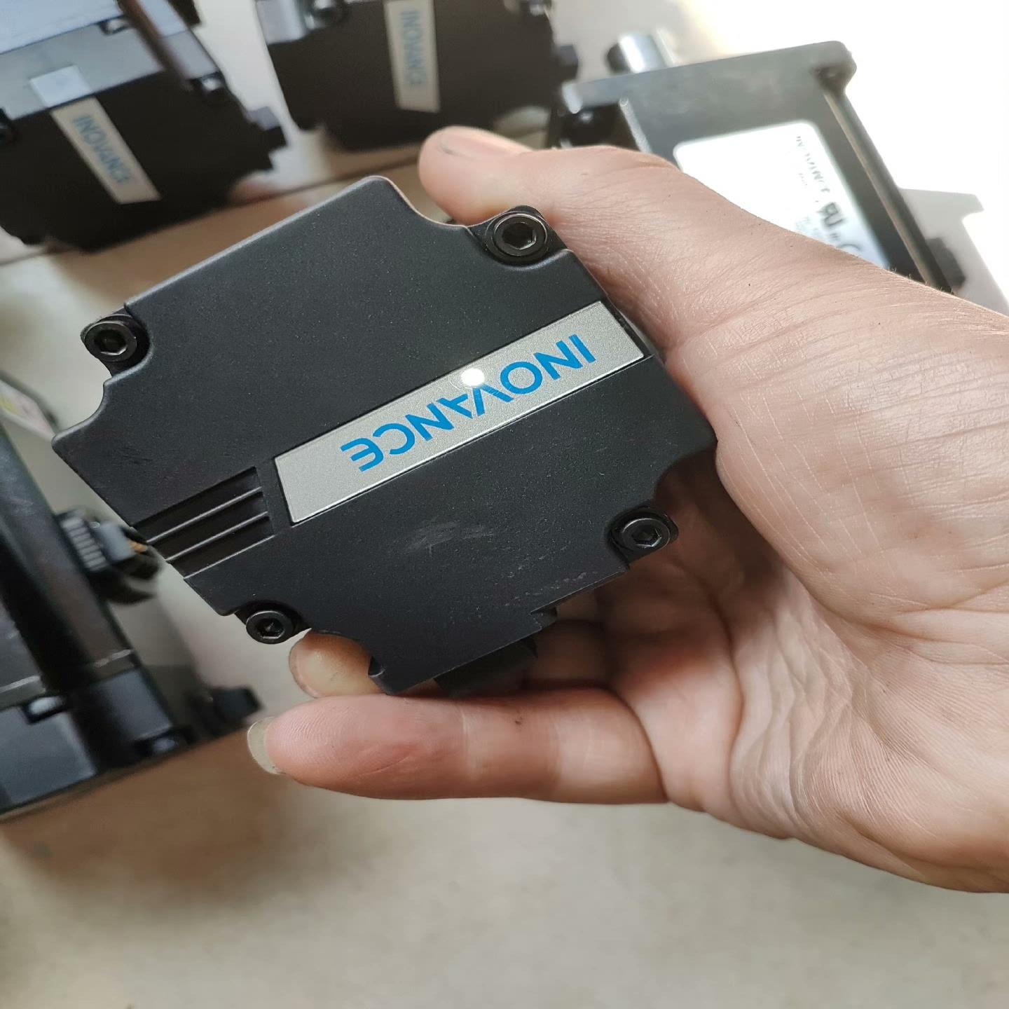 议~汇川伺服电机400W套装，驱动器型号SV630PS2R8Ⅰ，