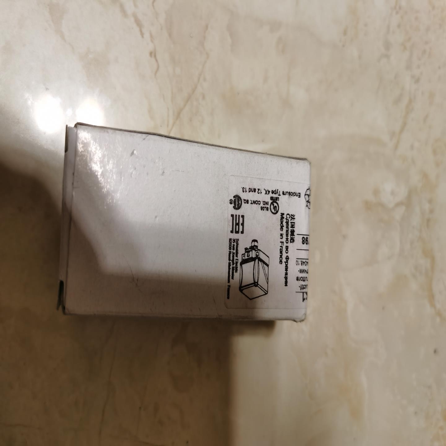 法国  XS8C2A1NCM12 电感式接近传~议价