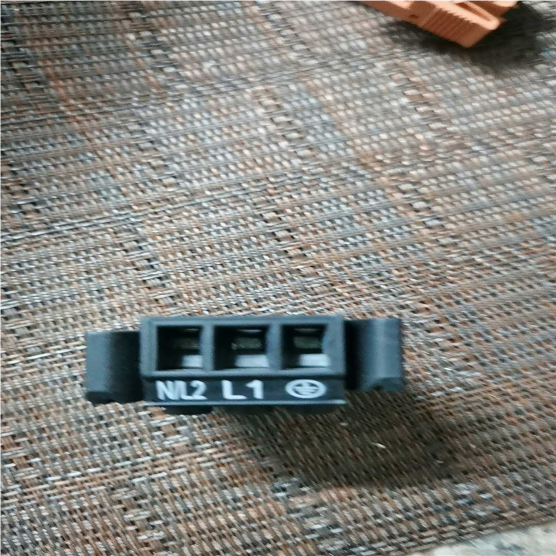 议价施耐德伺服驱动器 LXM32MD18N4  LXM32AD3