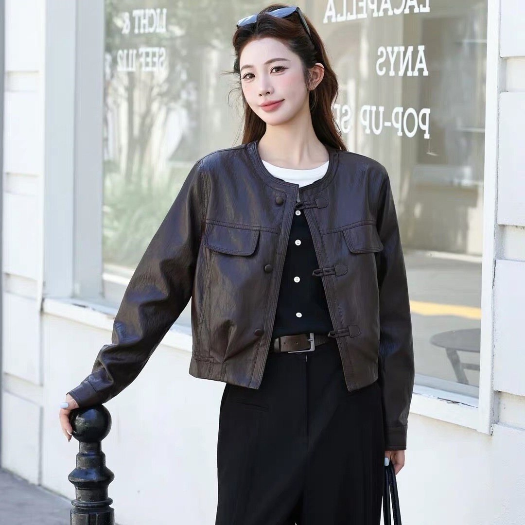 轻奢风圆领短款皮衣女秋季新款单排扣显瘦机车风外套时尚潮流夹克